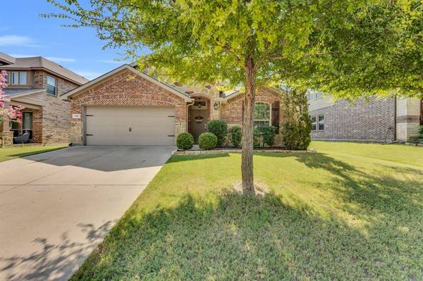 808 Silverthorne Drive, Burleson, TX 76028