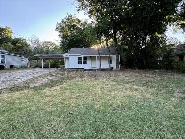 621 Alameda Road, Azle, TX 76020