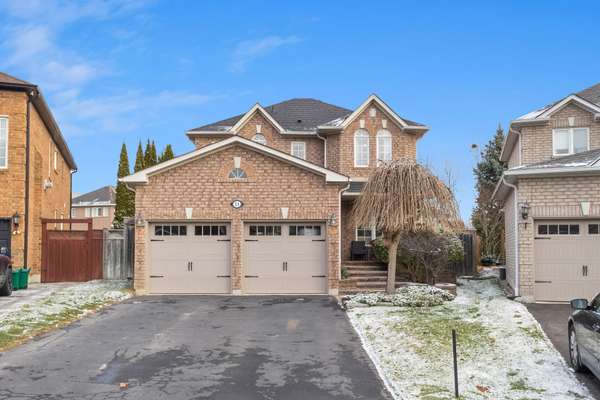 11 Pineway CT, Whitby, ON L1R 2S3