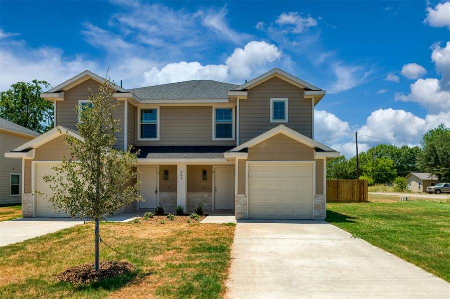 201 S May Street #2, Whitewright, TX 75491