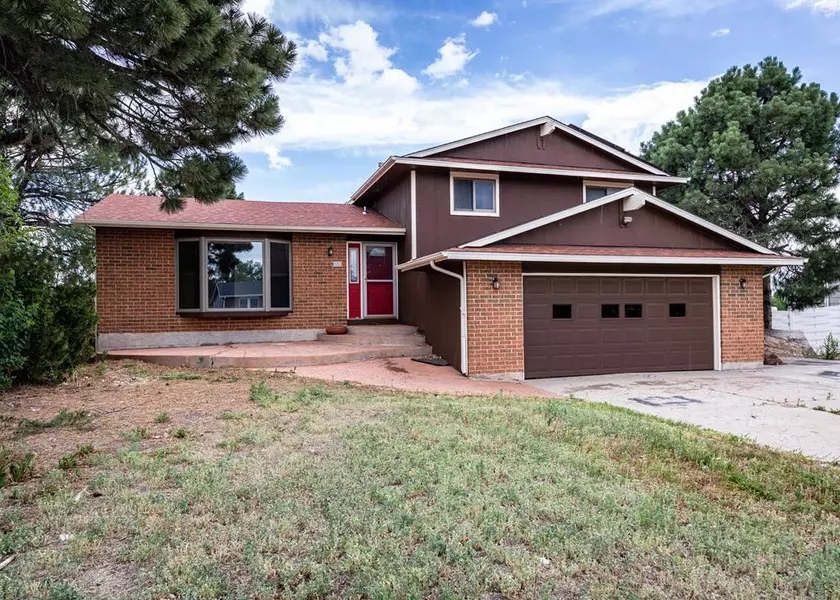 19 Hampton Ct, Pueblo, CO 81001