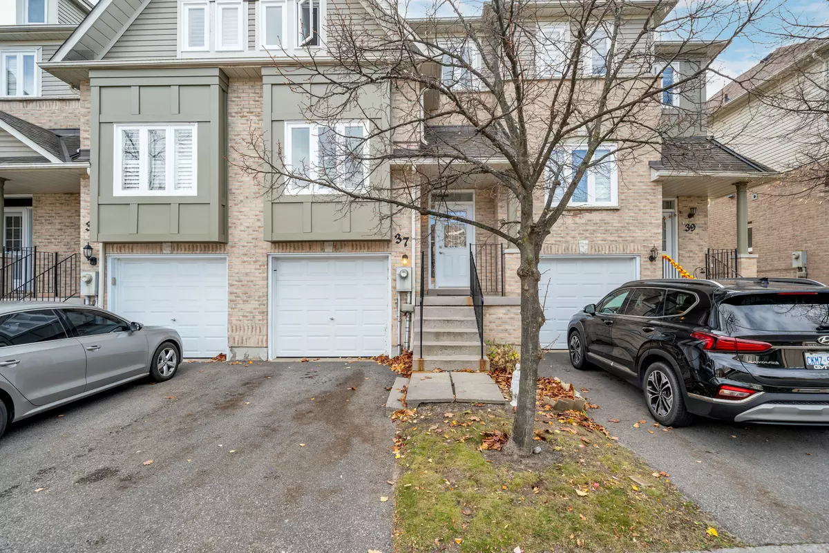 Whitby, ON L1R 2N9,37 Alexis WAY #10