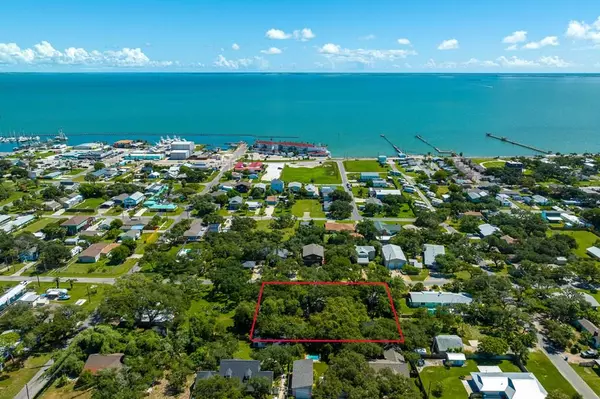 209 S Fourth, Rockport, TX 78382