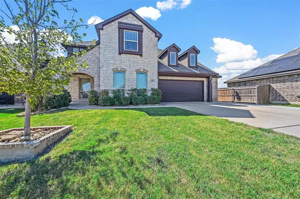 105 Cimmaron Court, Alvarado, TX 76009