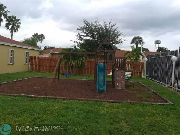 North Miami Beach, FL 33179,21275 NE 8 Place # 6  #6