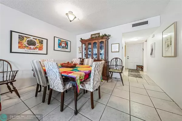 Pompano Beach, FL 33069,2801 N Palm Aire Dr  #205