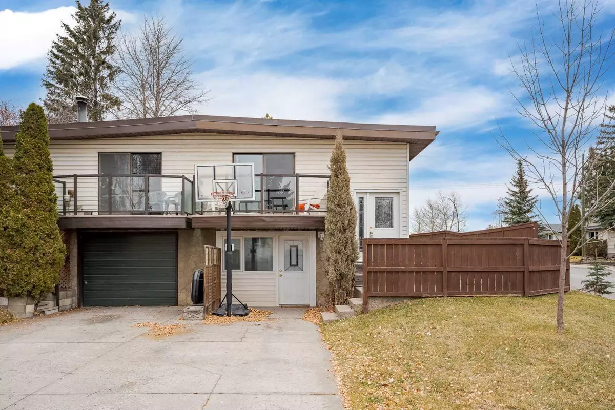 Calgary, AB T3B 4C3,7002 54 AVE NW