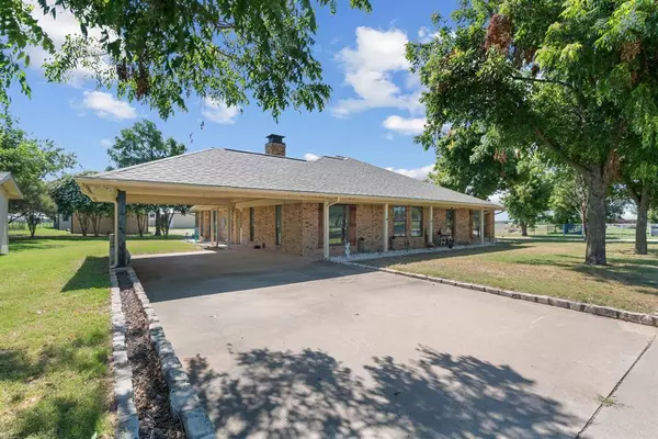 820 Walker Lane, Brock, TX 76066