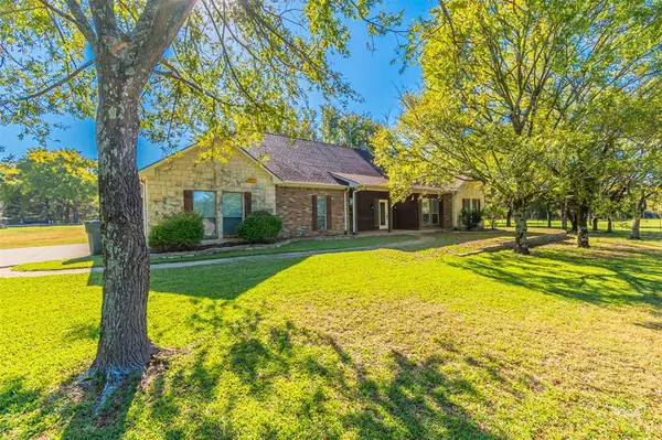 10471 Holly Creek Road, Poetry, TX 75160