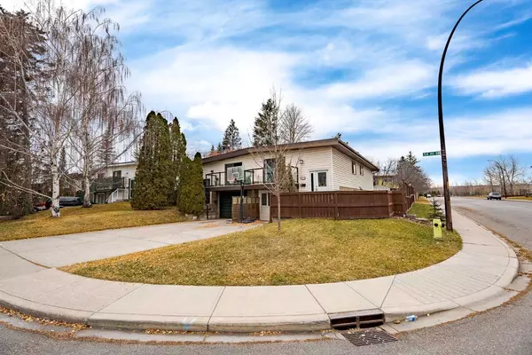 Calgary, AB T3B 4C3,7002 54 AVE NW