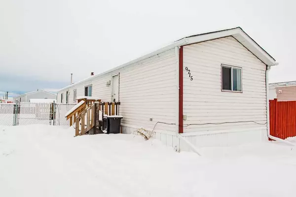 9715 108A AVE, Clairmont, AB T8X 5E3