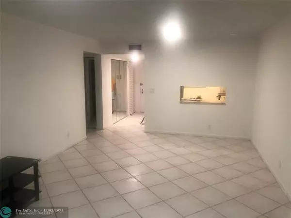 5515 Lakewood Cir  #114, Margate, FL 33063