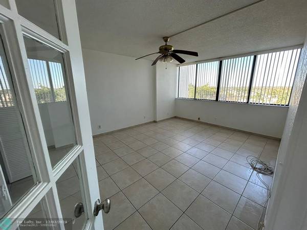 Lauderhill, FL 33319,4222 Inverrary Blvd  #4709