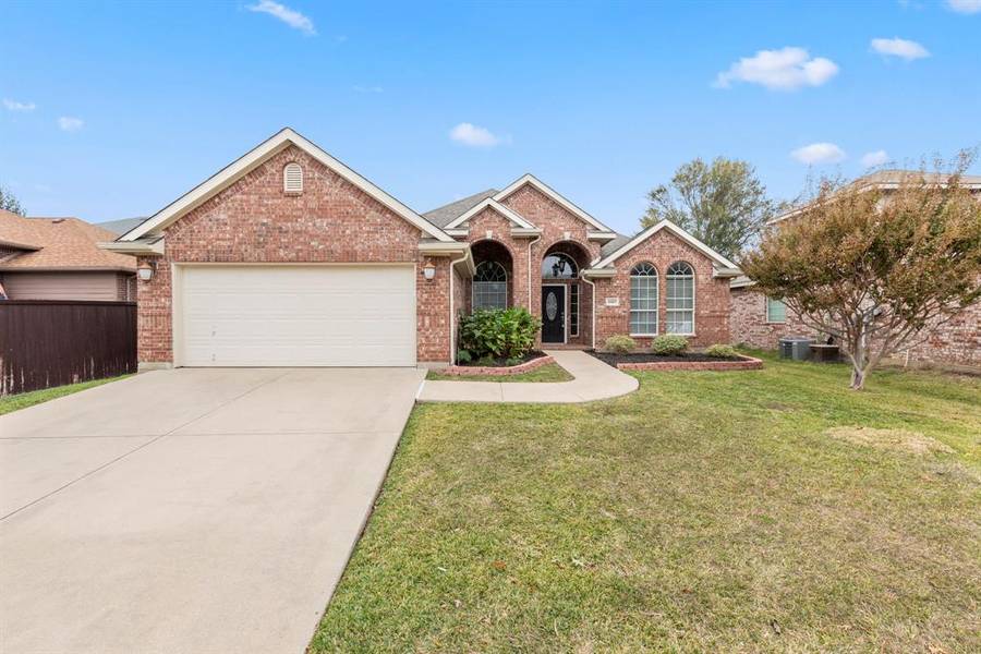 10405 Bear Creek Trail, Fort Worth, TX 76244