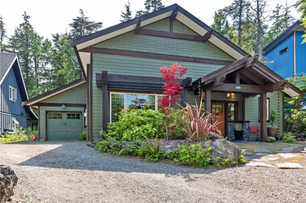 1370 Edwards Pl, Ucluelet, BC V0R 3A0