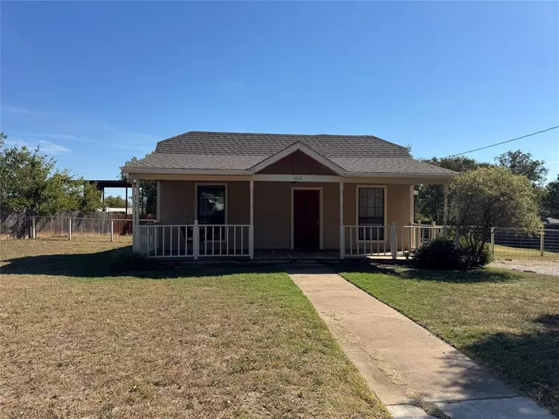 508 E Barton Street, Granbury, TX 76048