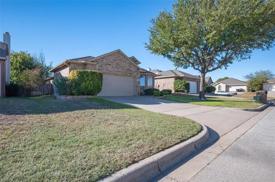 10629 Cloisters Drive, Fort Worth, TX 76131