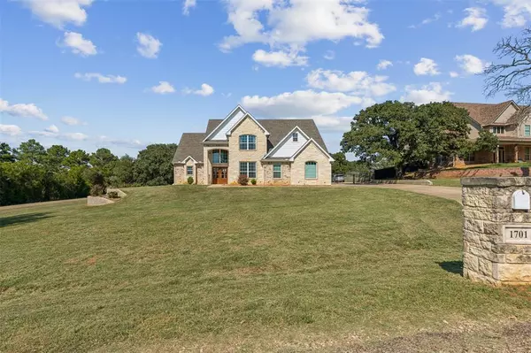 1701 Summit Drive, Joshua, TX 76058