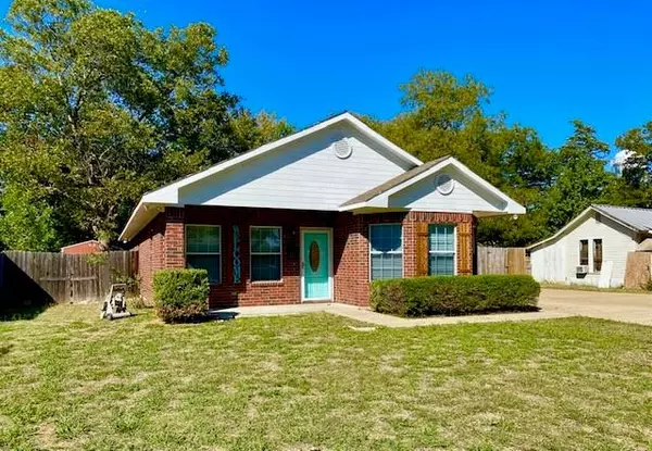 221 N Wills Street, Wills Point, TX 75169