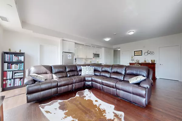 Oakville, ON L6H 0W3,150 Sabina DR #408