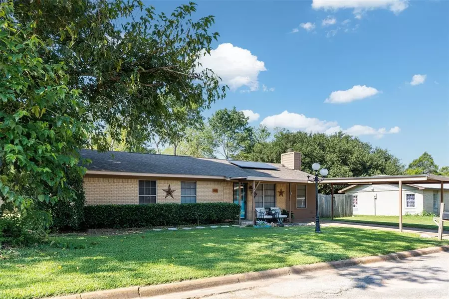 411 E Pine Street, Malakoff, TX 75148