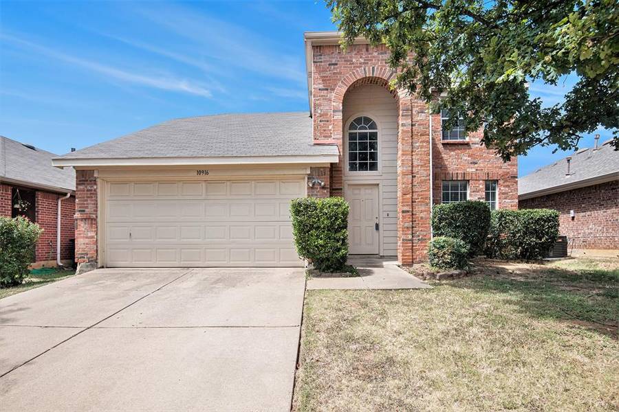 10916 Briaroaks Drive, Fort Worth, TX 76140