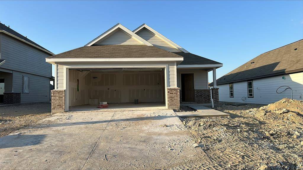 836 Jetliner Avenue, Fort Worth, TX 76131