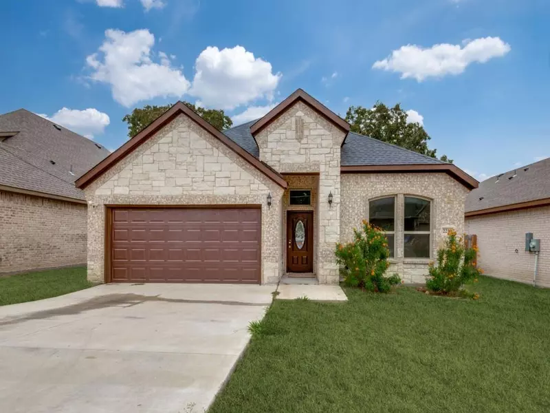 2210 Beaumont Street, Grand Prairie, TX 75051