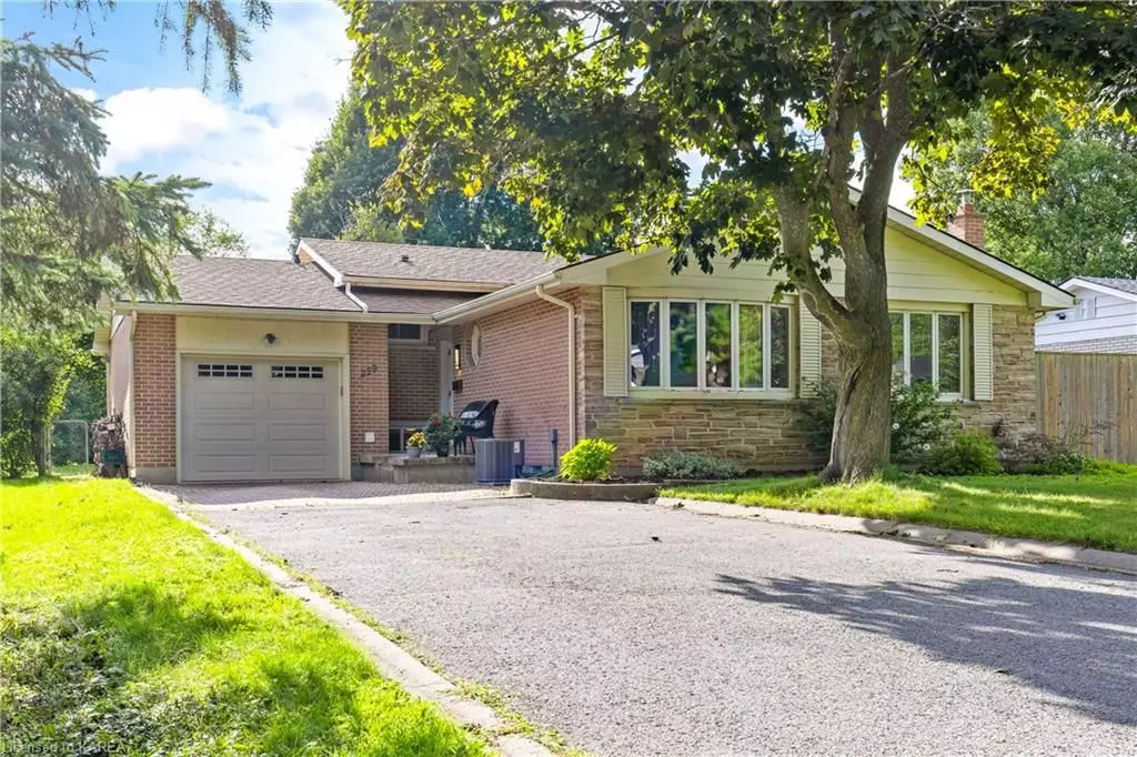 Kingston, ON K7M 4T7,229 BICKNELL CRES