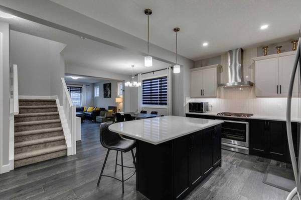 206 Yorkville GN Southwest, Calgary, AB T2X 4J9