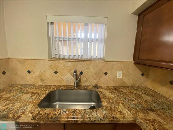 Sunrise, FL 33351,4235 N University Dr  #301