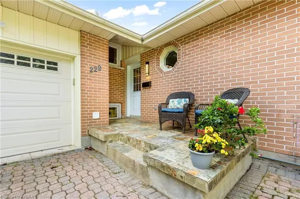 Kingston, ON K7M 4T7,229 BICKNELL CRES