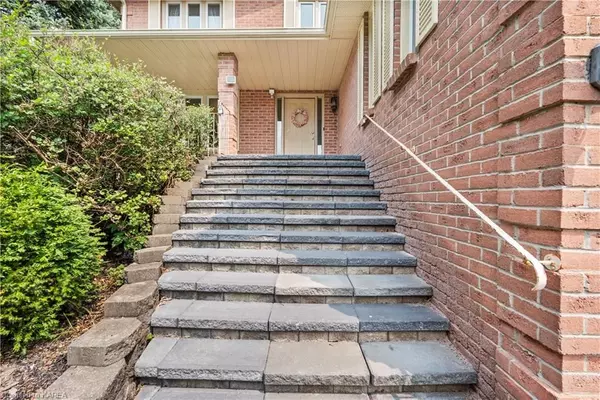 Kingston, ON K7P 2P4,1063 DILLINGHAM ST