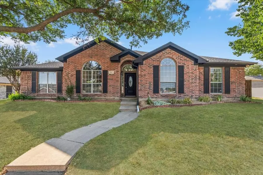 302 Fall Cedar Drive, Fort Worth, TX 76108