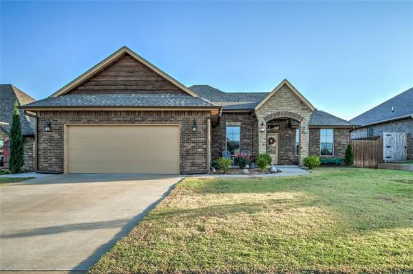 2256 E Thomas Terrace, Mustang, OK 73064