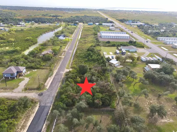 85 St Charles Loop, Rockport, TX 78382