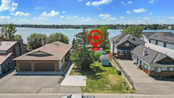 Chestermere, AB T1X 1A2,235 East Chestermere DR