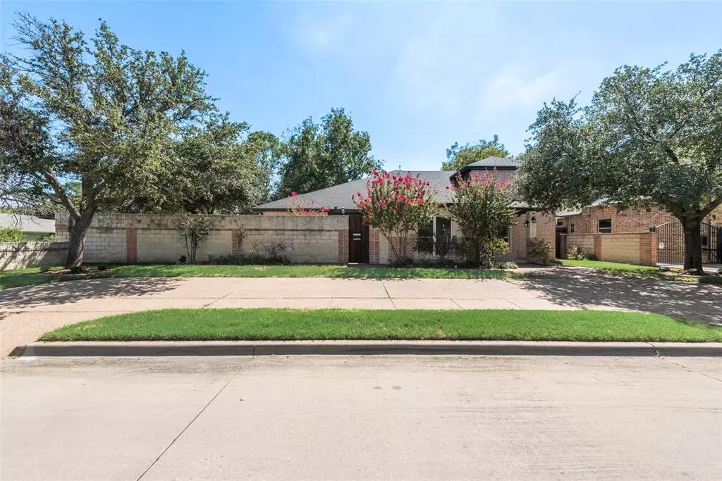 Pantego, TX 76013,2900 Mistletoe Court