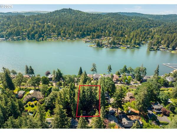 3520 UPPER DR, Lake Oswego, OR 97035