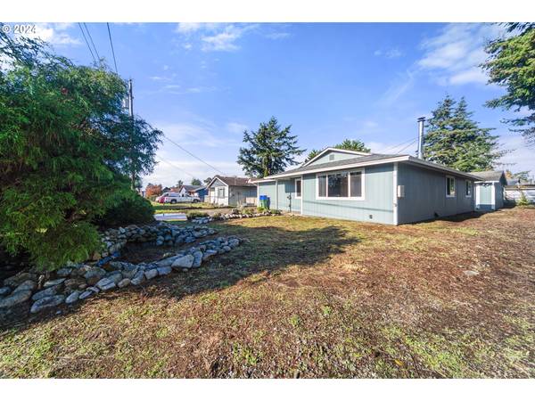 Bandon, OR 97411,1135 1ST ST NE