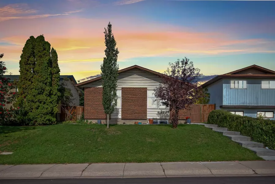 63 Whitnel Close NE, Calgary, AB T1Y 4J1