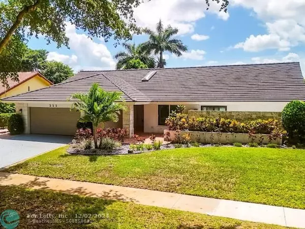 355 Woodlake Ln, Deerfield Beach, FL 33442