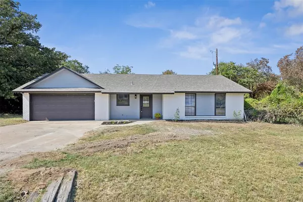 417 Hickorywood Street, Azle, TX 76020