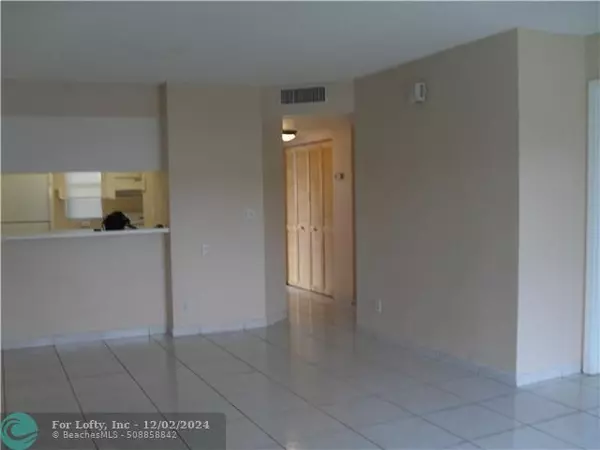 Coral Springs, FL 33071,10137 Twin lakes Drive  #10137