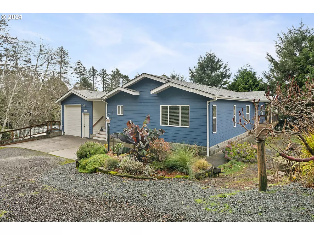 Rockaway Beach, OR 97136,635 S FALCON ST