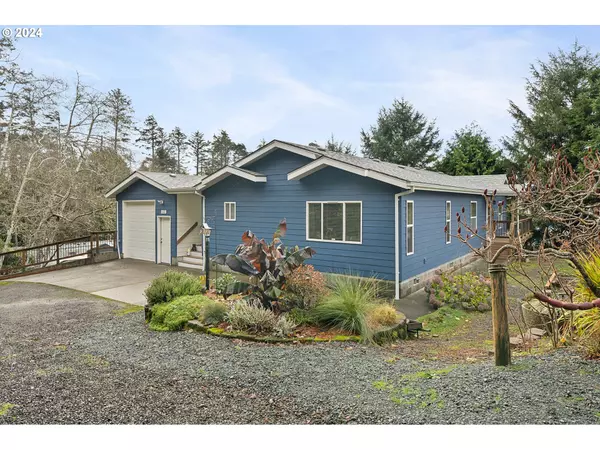 635 S FALCON ST, Rockaway Beach, OR 97136