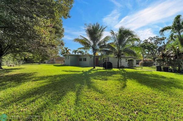 Plantation, FL 33317,5751 Pine Ter