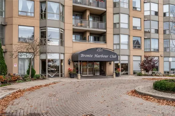 Oakville, ON L6L 6L9,2511 LAKESHORE RD W #108