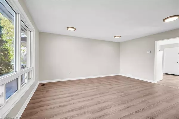 Hamilton, ON L8E 1H5,8 EASTVIEW AVE #11