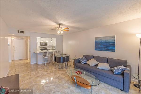 Pompano Beach, FL 33060,255 S Cypress Rd  #306